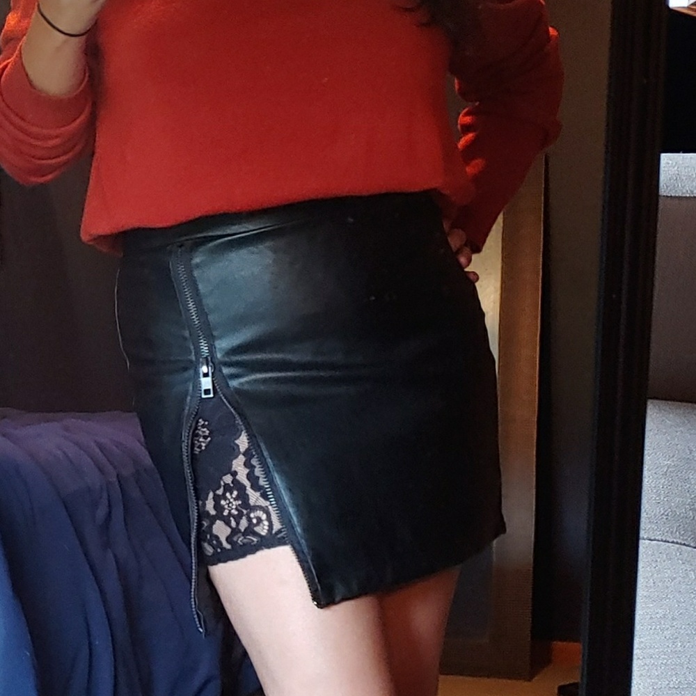 NWT! Faux leather and lace zip mini skirt